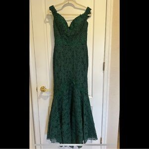 Elegant Green Lace Evening Gown